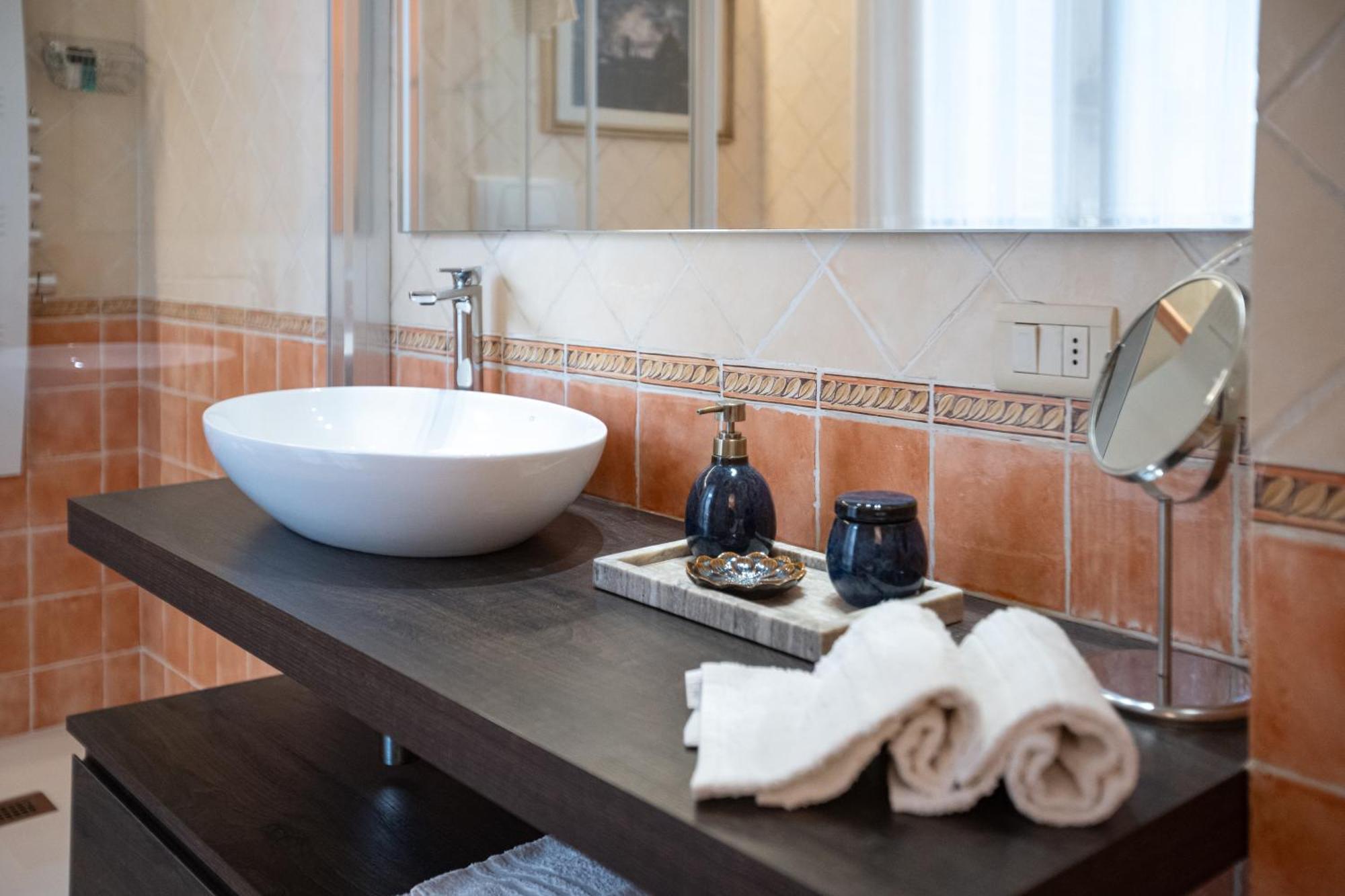 Indipendent Studio Apartment With Terrace - Parking Florencia Exterior foto