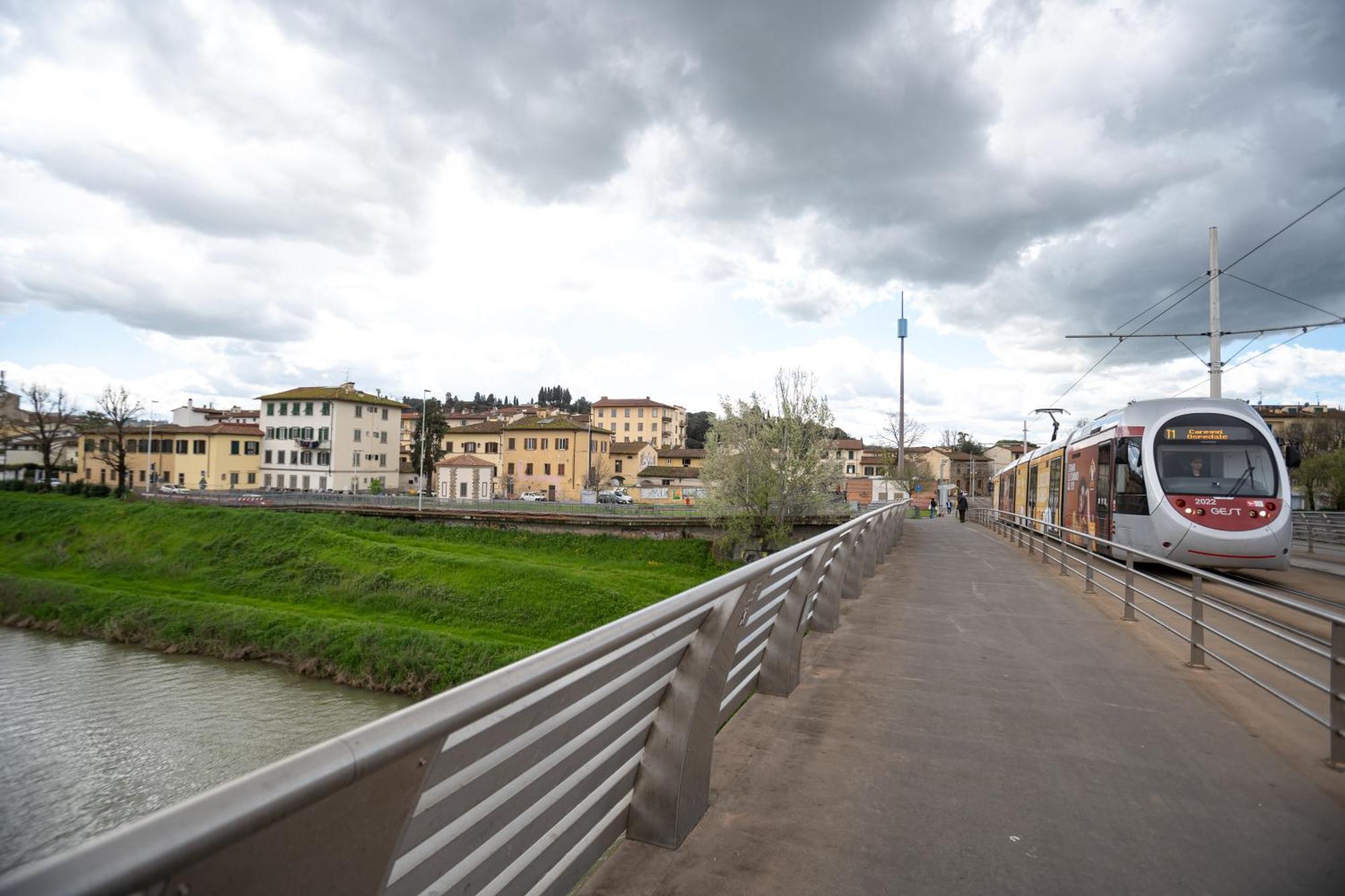 Indipendent Studio Apartment With Terrace - Parking Florencia Exterior foto